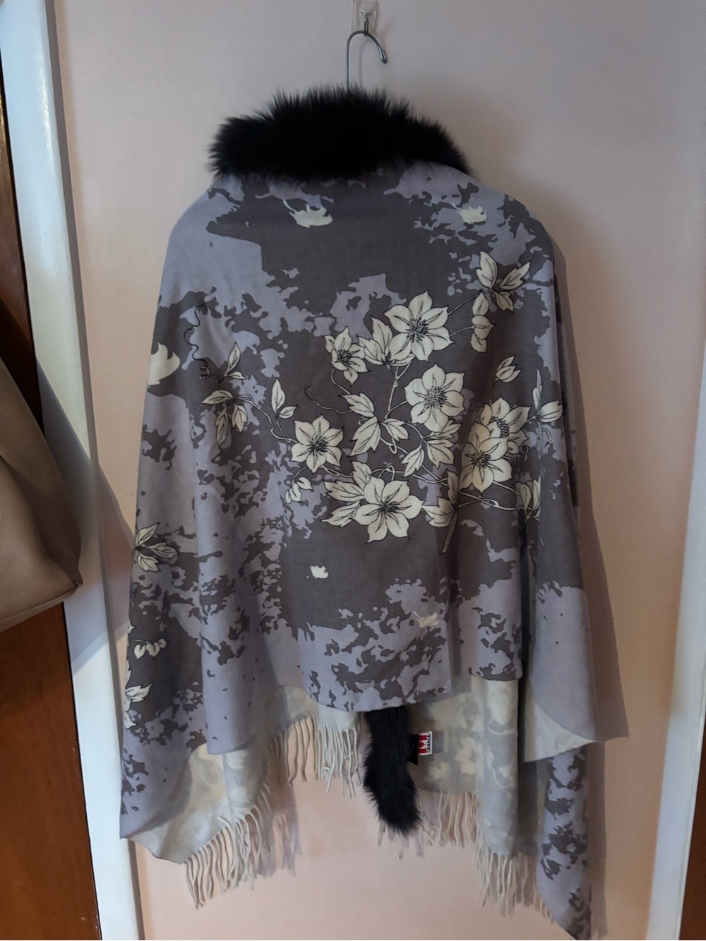 Wolfie Furs Flora Fox Fur Wool & Cashmere Shawl - Picture 3 of 4